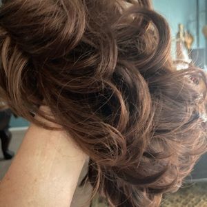 Short, wavy auburn/brown wig!!